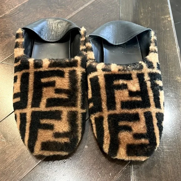 Fendi shearling slippers - Picture 3 of 9